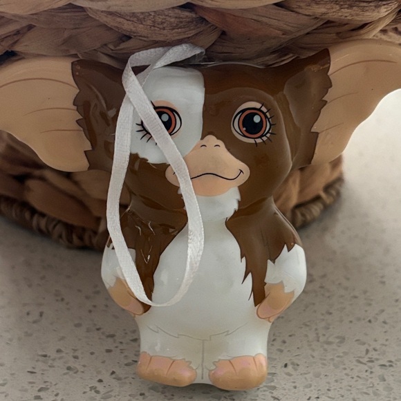 Gremlins Gizmo Christmas Ornament - Picture 6 of 6